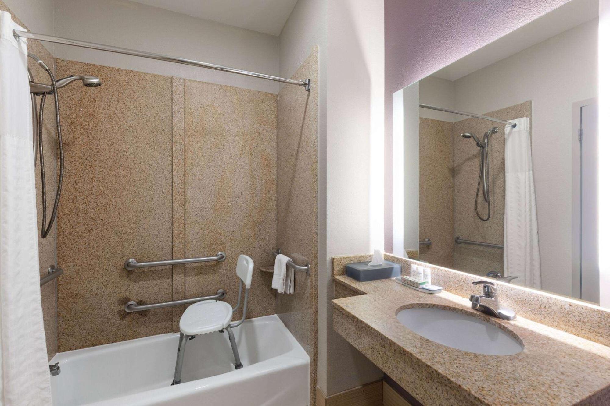 La Quinta By Wyndham Snellville - Stone Mountain Exterior photo