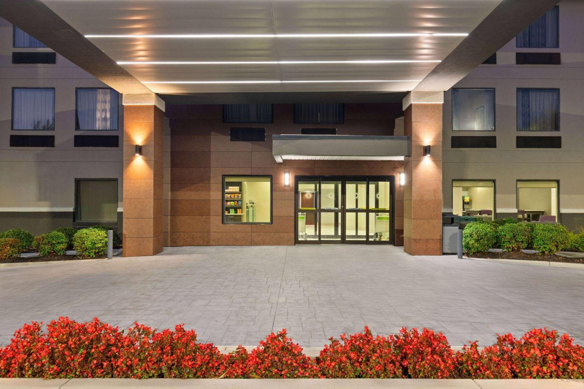 La Quinta By Wyndham Snellville - Stone Mountain Exterior photo